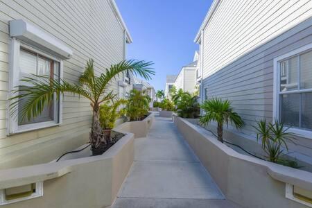 New Casa Caribe By Brightwild- Two-Story Condo Rooftop Pool คีย์เวสต์ ภายนอก รูปภาพ
