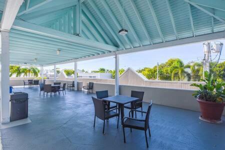 New Casa Caribe By Brightwild- Two-Story Condo Rooftop Pool คีย์เวสต์ ภายนอก รูปภาพ