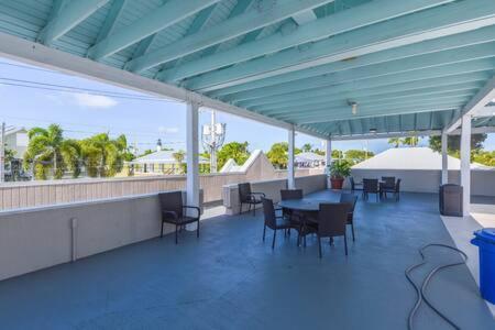 New Casa Caribe By Brightwild- Two-Story Condo Rooftop Pool คีย์เวสต์ ภายนอก รูปภาพ