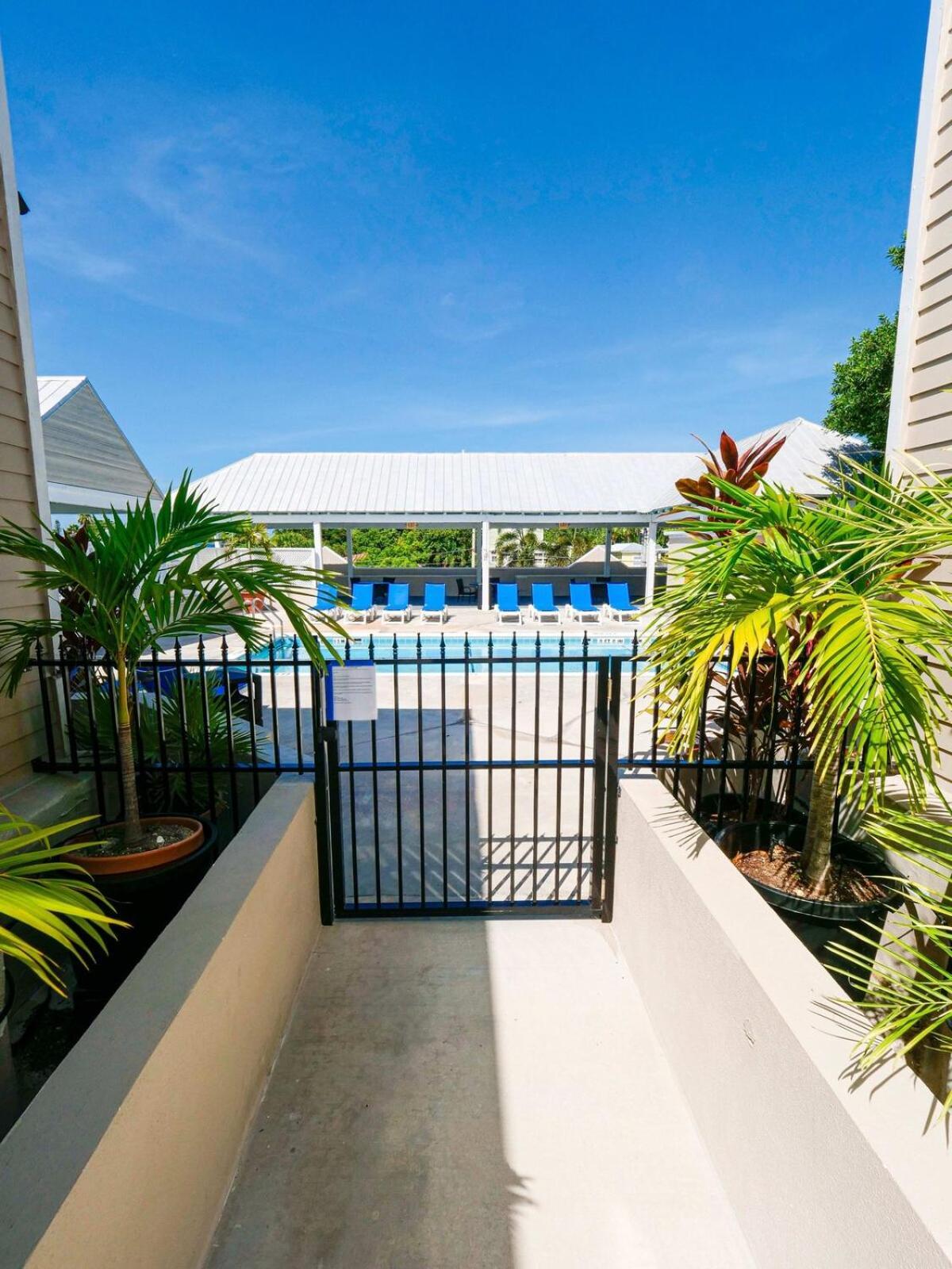 New Casa Caribe By Brightwild- Two-Story Condo Rooftop Pool คีย์เวสต์ ภายนอก รูปภาพ